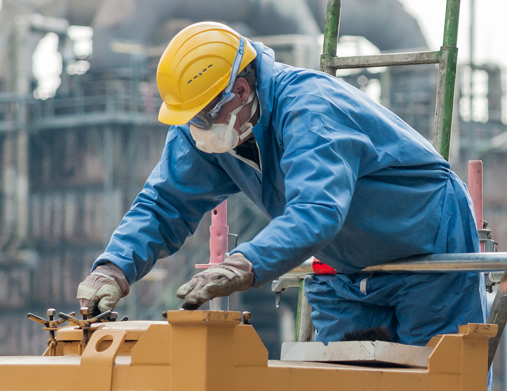 Construction-Worker-wearing-PPE